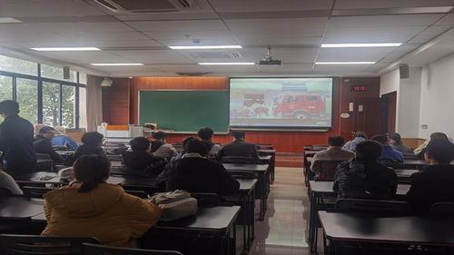 筑牢安全防線 激發創新活力——微電子與通信工程學院本科生開展消防安全知識學習與通訊工程技術研發服務活動