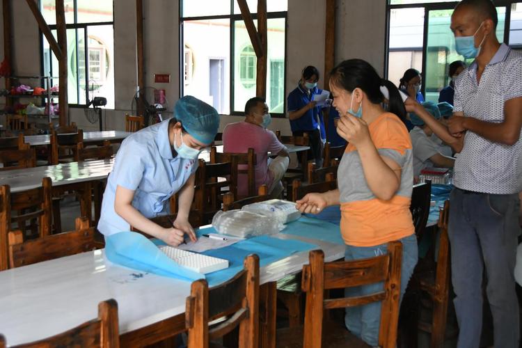 請進來走出去我院健康管理中心為白云區(qū)企業(yè)返崗員工開展體檢服務(wù)