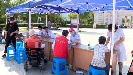 市殘聯(lián)舉行第三次全國&ldquo;殘疾預(yù)防日&rdquo;廣場宣傳咨詢活動